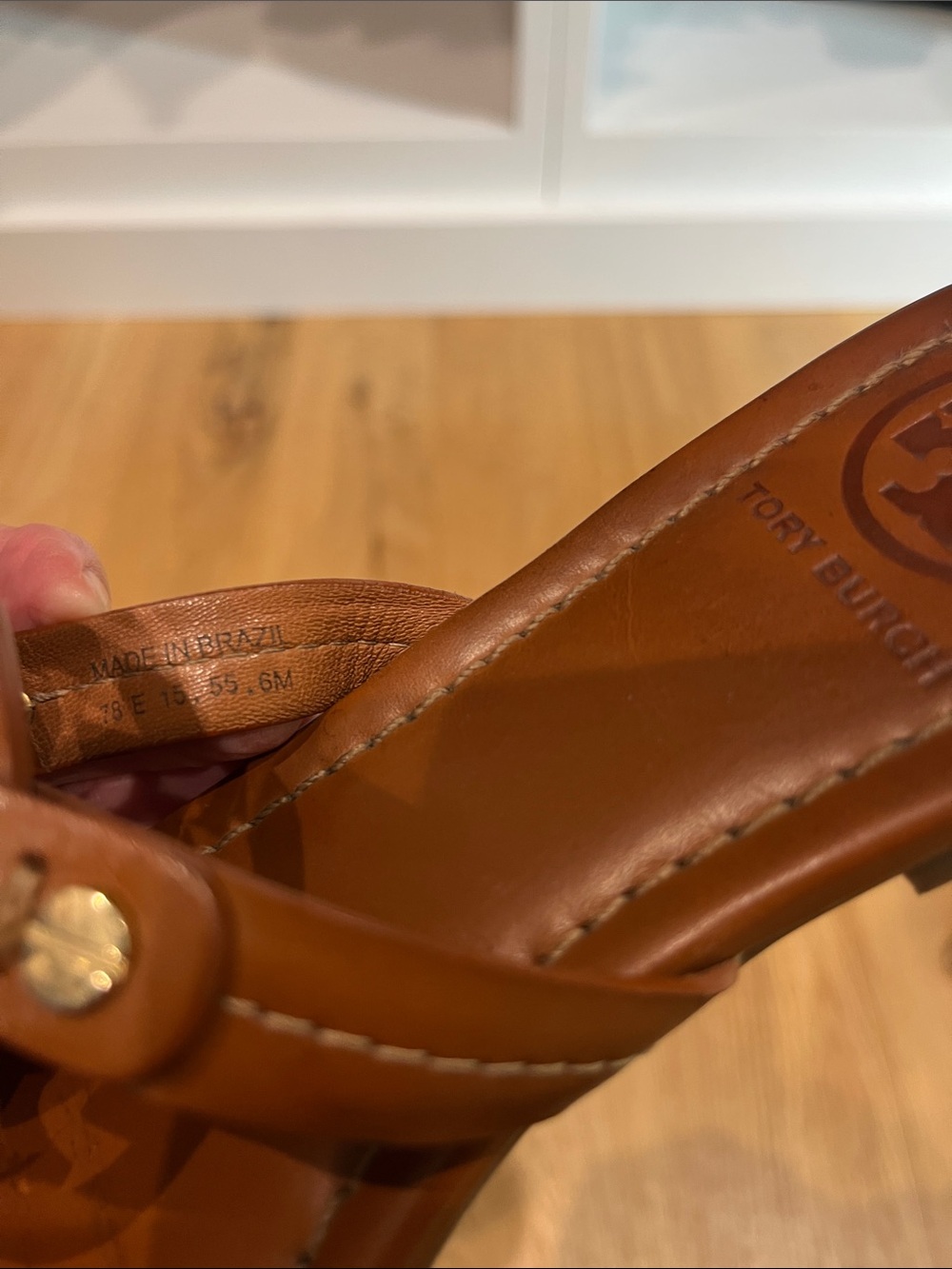 Tory Burch Miller Leather Logo Thong Sandals - Picture 5 of 6
